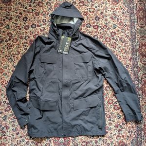 NWT Eiger jacket ultralight sz L